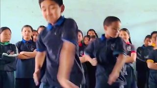 Larky ka dance chek karo