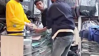 Pakistani awam k sat a sa hu Raha he