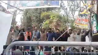 What happened in mall road lahore