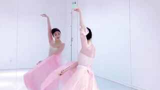 25.	A short film about a family reunion during the Chinese New Year holiday.