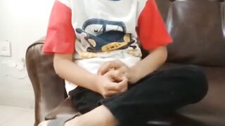 Little boy singing Kahani suno