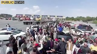 عمران خان کی گاڑی کو پولیس نے گھیر لیا imran khan ki gari ko police ne ghair liya Breaking news publice news