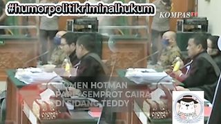 SEMPROT NYAMUK DI RUANG SIDANG