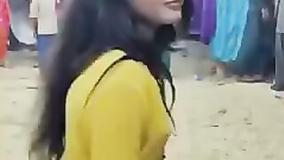 Hasin ladki Deewane log