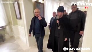 Putin menentang Barat dan mengunjungi Krimea pada peringatan aneksasi dari Ukraina