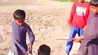 بچوں نے کمال کر دیا #imrankhan #viralvideo #publicnews