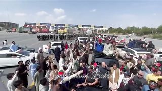 PTI workers ku toll plaza me rukty hoye