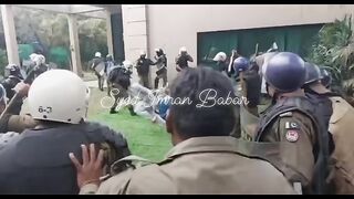 Police gerdi at zaman park