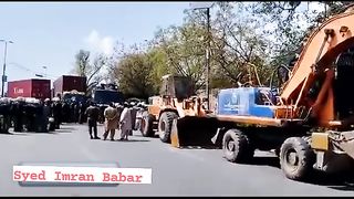 Police gerdi start hoty hoye