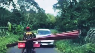 Seakan jalan milik dia seorang parah!!
