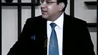 اپنی تصویر کو آنکھوں سے لگاتا کیا ہے