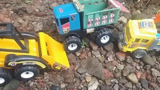 TIGA MOBIL MODEL BEDA INI