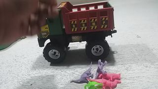 HEWAN PADA NAIK MOBIL TRUK