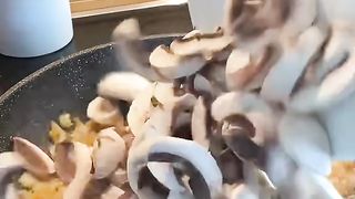 CHICKEN WITH Creamy MUSHROOMS
