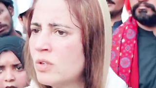 پی ٹی آئی والے پولیس کو دیکھ کر فرار
