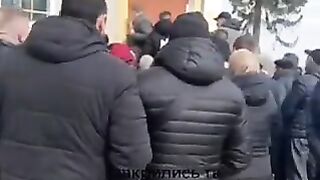 УКРАИНЦИ ГОНЯТ РУСКИ ПОПОВЕ В ЧЕРНИГОВСКА ОБЛАСТ