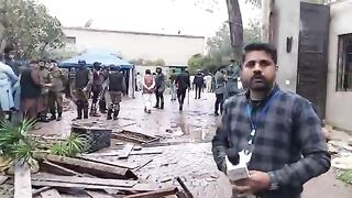 Police Ka Imran Khan Ke Ghar Ka Operation Complete - Kia Bushra Bibi Ko Bhi Arrest Kia Ja Raha Ha?