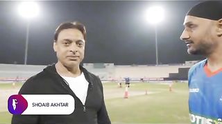 Shoaib akhtar and harbajan singh funny moment