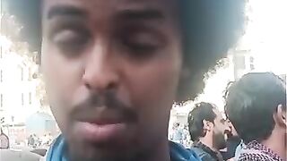 لاہور ہائیکورٹ کے باہر عمران خان کو سپورٹ کرنے کیلئے آسٹریلین شخص پہنچ گیا