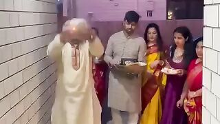 பூசணிக்காய் சுத்தி உடைக்கும் போது நடந்த காமெடி