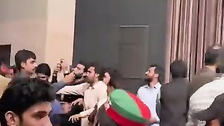 Apnain Pti Kay tiger kay humrah