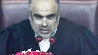 Pakistan KO Bachain niklay hain
