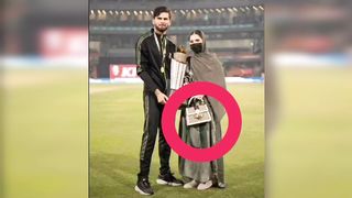 shaheen afridi wife insha afridi Gucci bag got everyone attention in PSL 8