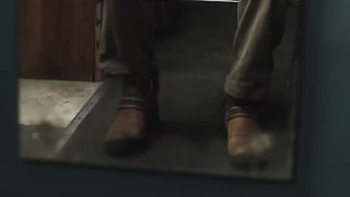 Неудачник научился превращаться в других людей, чем сразу же воспользовался