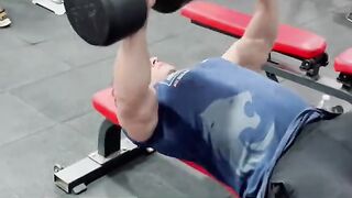 Exercising the chest muscles is one of the best exercises تمرين عضلات الصدر من أفضل التمارين