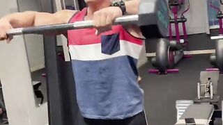 Powerful exercise for the mass of the shoulder muscle تمرين قويه لضخامه عضلة الكتف