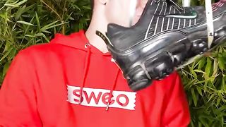 Il fait tomber ses sneakers dans le slime ! ????