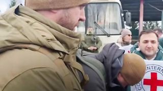 УКРАИНА ЕДНОСТРАННО ПРЕДАДЕ ТЕЖКО РАНЕНИ ПЛЕННИЦИ