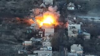 Ukrainian brigade destroys mortar Russian positions in HUGE explosion