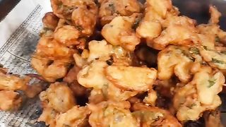 Eftari ke pakore/how to make pakora in shop