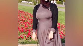 Arab beautiful girl dance