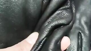 Hand-made soft deerskin gloves for warmth and cold protection real deerskin