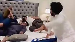 Sara Khel tO Paiso Ka hai.. wait for Twist at the end (most funny clip)