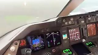 AEROPLAN LANDING AMSTERDAM