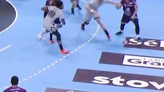 Shorts #1 handball