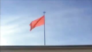 فيديو نادر للمرحوم الملك الحسن التاني عند دخوله القصر بعد محاولة انقلاب الصخيرات
