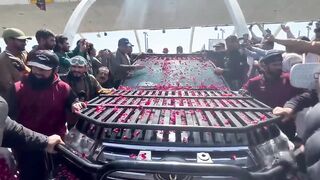 چیئرمین پاکستان تحریک انصاف کی اسلام آباد آمد کے موقع پر عوام کی جانب سے
