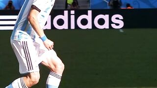Mind Blowing slomo kick of football
