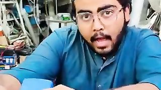 Roza kon kon rakhta hai-????????