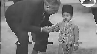 فيديو نادر للمرحوم الحسن الثاني وهو طفل