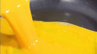 Stir vegetables with eggs