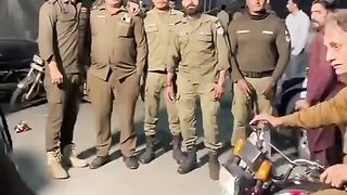 Police officer kiya baat haiy