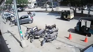Madad Karne wale ko khud madad ki zarorat