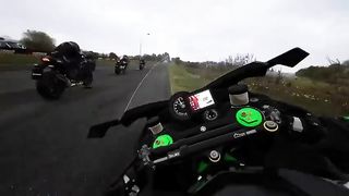 Kawasaki Ninja H2 VS Ninja H2R drag Race video????????