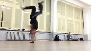 Awesome Guys Dancing Breakdancing: Incredible Moves on Display