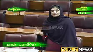 سائرہ بانوں نے سب کو ہنسا دیا #publicnews #breakingnews #pakistannews